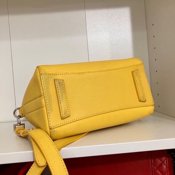 Authentic Givenchy Antigona - Picture 12 of 15